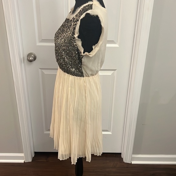 Cream colored dress with silver sequins - Picture 5 of 5